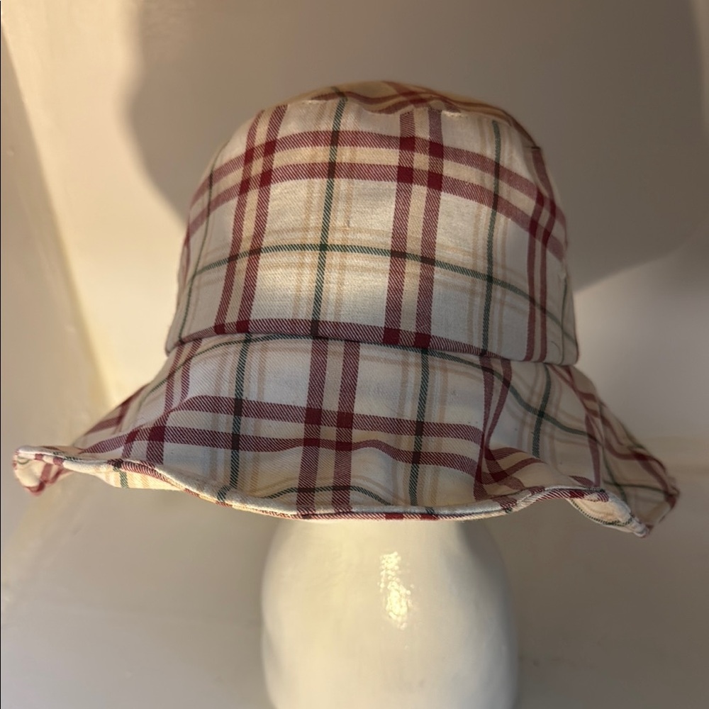 Women’s plaid bucket with wire in brim to style as you would want,